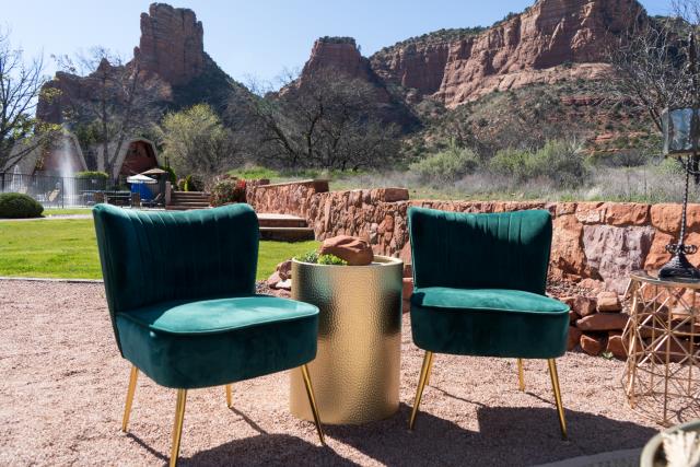 Where to find A JEWEL BOX LOUNGE PACKAGE in Sedona